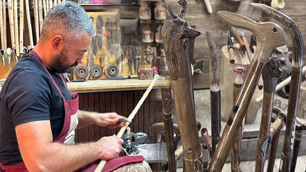 Tek başına üretiyor, tanesini 30 bin liraya satıyor: Sorun olursa öğretmeye çalışıyorum - Ekonomi