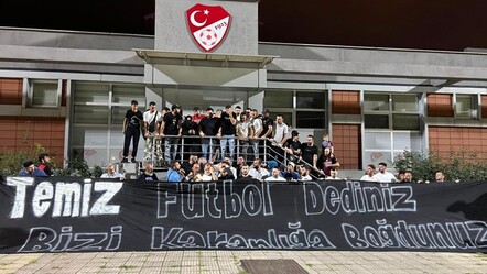 Trabzonspor taraftarlarından TFF binası önünde protesto - Spor