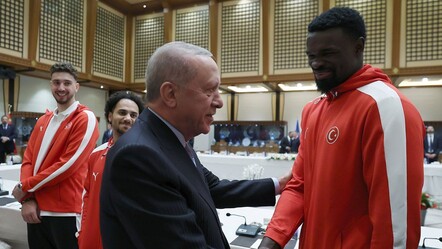 Cumhurbaşkanı Erdoğan ile Adem Bona arasında gülümseten diyalog: Türkçeyi kaptı - Spor