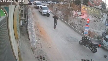 İzmir'de rehine operasyonu! Eşini rehin aldı, kendini yaraladı - 3. Sayfa