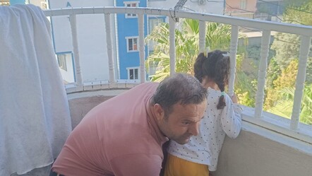 Kafası demir korkuluğa sıkışan Yüsra'dan iyi haber! İmdadına itfaiye yetişti - Yaşam
