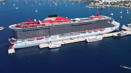 Dev gemi Bodrum Limanı'na demir attı, yüzlerce ABD'li turist ilçeye akın etti - Ekonomi