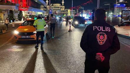 İstanbul'da "huzur" uygulaması! Polis her noktada sahadaydı - 3. Sayfa