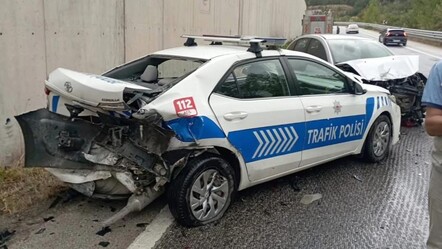 Kazaya müdahale eden polis aracına otomobil çarptı: 2’si polis 8 kişi yaralandı - 3. Sayfa