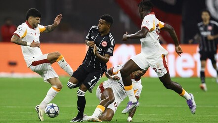 Alman basınında manşetler Galatasaray! "Frankfurt rakibin zayıflığından acımasızca yararlandı" - Spor