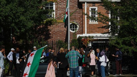 11 yıl sonra ilk! Suriye bayrağı Washington’da dalgalandı - Dünya