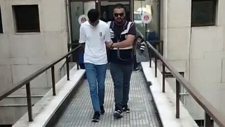 Akılalmaz kaçış girişimi! Polisi gördü, çimlere yatıp ölü taklidi yaptı - 3. Sayfa