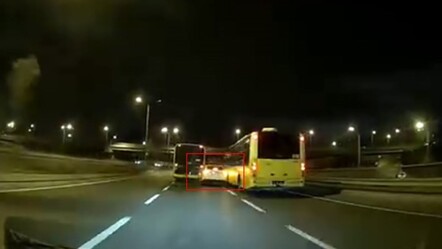 Makas atan otomobil İETT otobüslerine çarptı! O anlar kamerada - 3. Sayfa