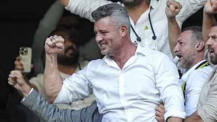 Fenerbahçeli taraftarlardan Sadettin Saran tezahüratı - Spor