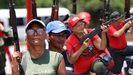 Trump'ın tehdidi Venezuela'yı ayaklandırdı! Ülke alarm verdi, herkes silahlarını kuşandı - Dünya