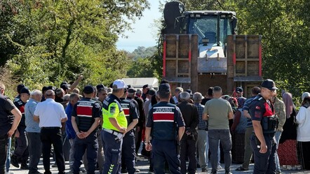 Hayvan barınağına karşı çıkan mahalleli, traktörle yol kapattı - Gündem