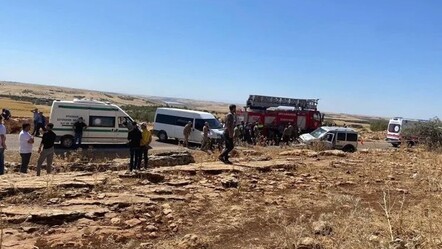 Diyarbakır'da can pazarı! Otomobil uzun namlulu silahlarla tarandı - 3. Sayfa