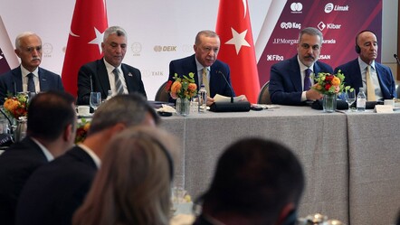 Toplantıya damga vuran talimat! Moderatör zamanı kısıtlayınca devreye Cumhurbaşkanı Erdoğan girdi - Gündem