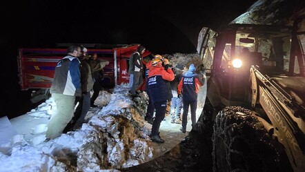 Trovit Yaylası’nda çığ dehşeti: 15 kişi uçurumun kenarında asılı kaldı - Yaşam