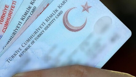 Yargıtay'dan boşanmış çiftlerle ilgili kritik karar! Çocuk yeni eşin soyadını alamayacak - Gündem