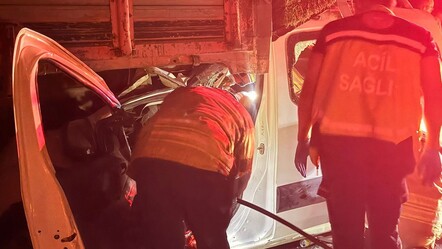 Ankara'da feci kaza! Hafif ticari araç kamyonun altına girdi: 2 ölü, 1 yaralı - 3. Sayfa