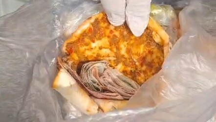 Dilencinin akıl almaz yöntemi! Döner ekmeğinin içinden paralar çıktı - 3. Sayfa