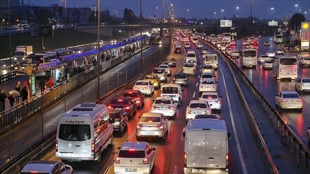 İstanbul’da mesai bitimi trafiği kilitledi! Yoğunluk yüzde 74’e çıktı - Gündem