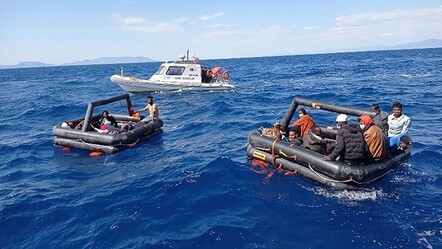 İzmir açıklarında çok sayıda düzensiz göçmen yakalandı - 3. Sayfa