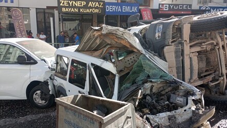 Freni arızalanan kamyon 15 aracı perte çıkardı! Çok sayıda yaralı var - 3. Sayfa