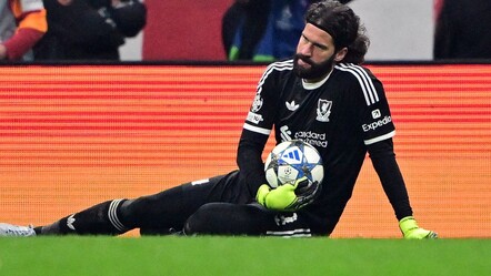 Galatasaray maçında sakatlanmıştı! Liverpool'a Alisson Becker'den kötü haber - Spor
