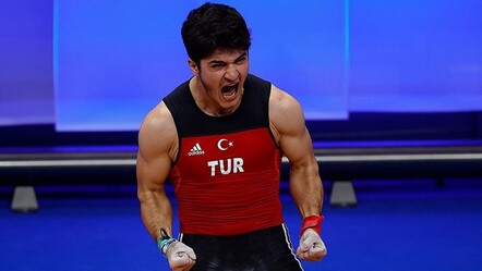 Milli sporcu Muhammed Furkan Özbek, rekorla dünya şampiyonu oldu - Spor