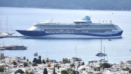 Dev gemi Bodrum Limanı'na demir attı: Yüzlerce İngiliz turist ilçeye akın etti - Ekonomi