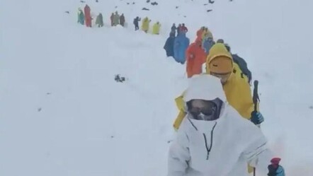 Kar fırtınası bin kişiyi mahsur bıraktı! 350 kişi güvende - Gündem