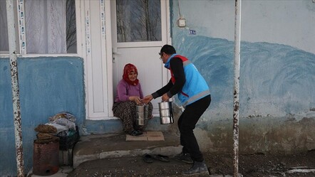 128 bin yaslı ve hastaya vefa eli - Gündem