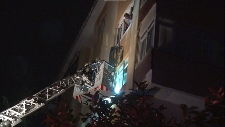 Kadıköy'de sıcak saatler! 5 katlı binada yangın çıktı, 20 kişi hastanelik oldu - 3. Sayfa