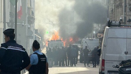 Paris’in kalbinde patlama! Hükümet toplantısının yapıldığı binanın yakınında minibüs infilak etti - Dünya