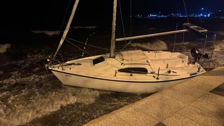 Şiddetli lodos Balıkesir Erdek'i vurdu: Tekneler sürüklendi - Yaşam