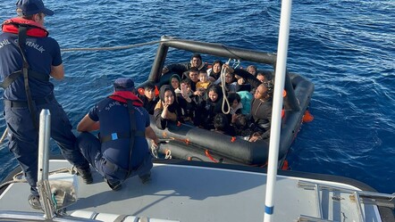 İzmir açıklarında çok sayıda düzensiz göçmen yakalandı - 3. Sayfa