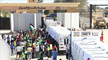 Gazze’ye yardım koridoru: 153 tır Refah’tan geçti  - Dünya
