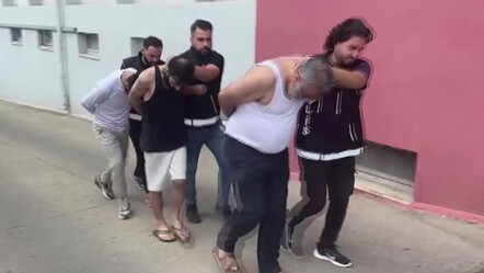 Kilo kilo uyuşturucuyla yakalandılar! "Kahve içiyorduk" bahaneleri pes dedirtti - Gündem