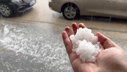 Meteoroloji uyarmıştı! Dolu yağışı başladı, kent beyaza büründü - Gündem