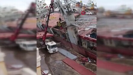 Tuzla'da tersanede feci kaza: Gemi devrildi, 1 işçi öldü  - Gündem