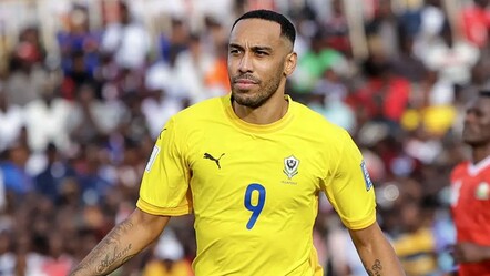 7 gollü çılgın maçta Aubameyang şov: 4 gol atıp kırmızı kart gördü - Spor