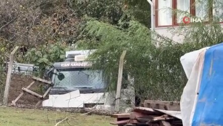 İstanbul'da feci iş kazası! Dorsenin altında kaçan adam öldü - 3. Sayfa