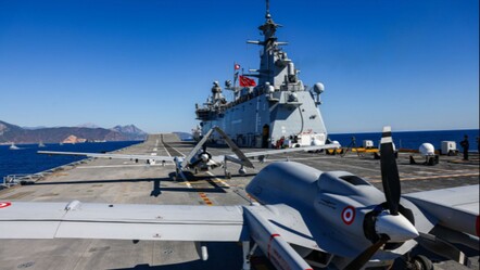 Mavi Vatan'da tarihi an! Bayraktar TB3, TCG Anadolu'dan havalandı, hedefleri tam isabetle vurdu - Gündem