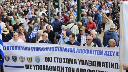 Yunan askerleri protesto için sokakta! Yeni tasarıya büyük tepki - Dünya
