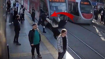 Tramvayın altında kalmaktan son anda kurtuldu! Görevlinin hayat kurtaran dokunuşu - Gündem