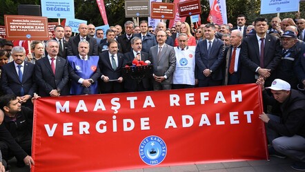 TBMM önünde hükümete seslendiler! Türkiye Kamu-Sen'den memur ve emekli zammı için kritik çağrı - Ekonomi