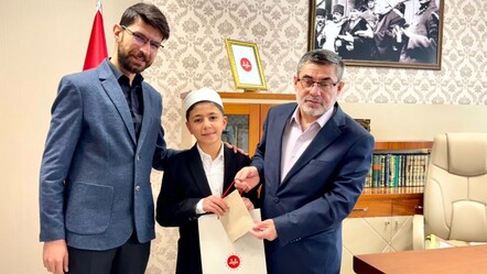 Kur'an-ı Kerim'i 3 ayda ezberleyerek hafız oldu! "Büyük bir emek ve sabır işi" - Yaşam
