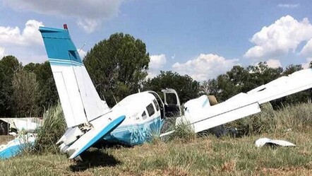 2 uçak birden düştü! Güney Afrika Cumhuriyeti'ndeki kazada pilotlar hayatlarını kaybetti - Dünya