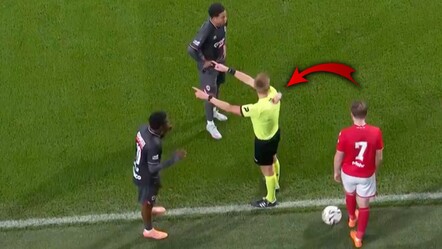 Hakeme isabet eden yabancı madde gündem oldu! Standard Liege - Antwerp maçı tatil edildi - Spor