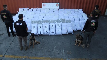 Şüphe üzerine durdurulan araçlardan tonlarca uyuşturucu çıktı! - Gündem