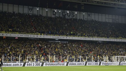 Fenerbahçeli yıldıza şok tepki: Tribünler yuhaladı, takım arkadaşları teselli etti - Spor
