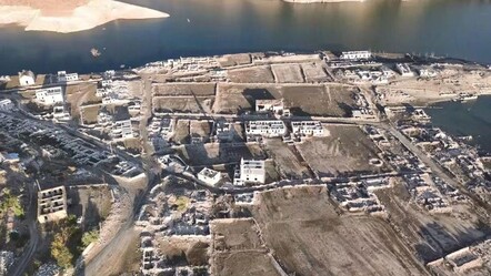 Kars'ta sular 50 metre çekildi, büyük köy ortaya çıktı - Yaşam