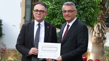  -KKTC'de yeni dönem! Erhürman mazbatasını aldı